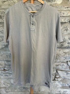 Eddie Bauer Men’s Henley Shirt — Light Gray